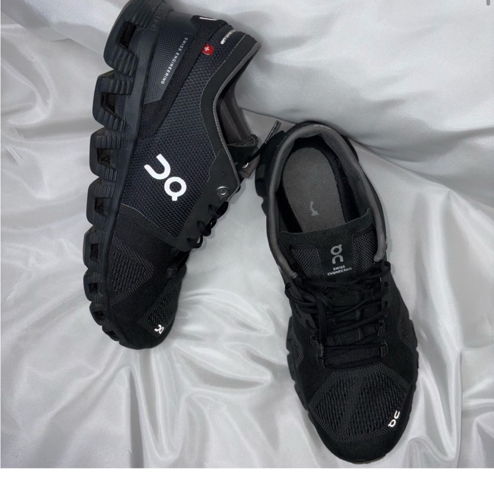 On Running women’s On Cloud X Black Asphalt Lightweight sz 10